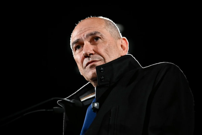 Янез Янша Словения бош вазири сифатида қасамёд қабул қилди