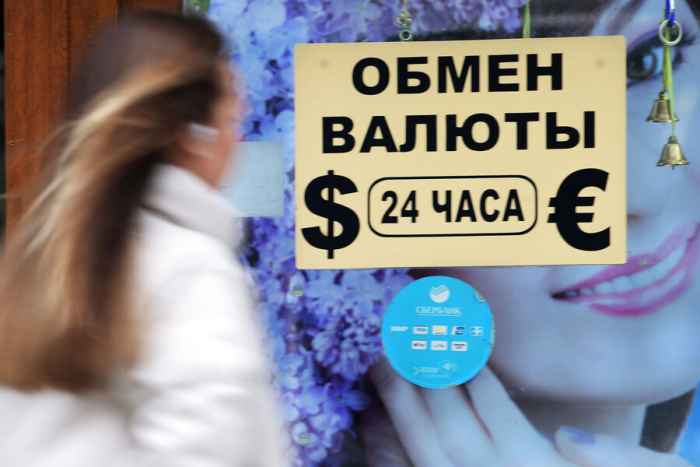 Руслар фаол равишда доллар ва евро сотиб олишни бошладилар