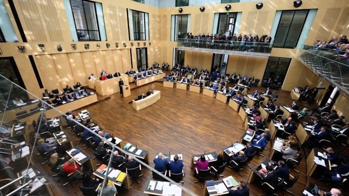 Bundesrat Germaniyaning infratuzilmasi va mudofaa salohiyatini moliyalashtirish uchun 500 milliard yevrolik qarz paketini tasdiqladi