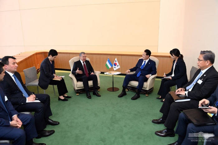 Shavkat Mirziyoyev Janubiy Koreya prezidenti bilan  suhbatlashdi