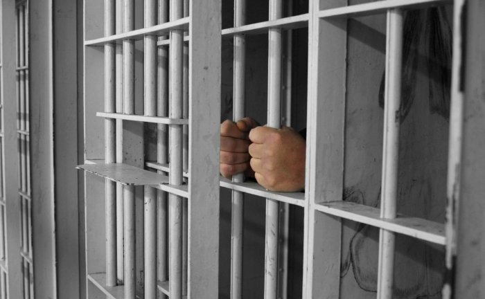 Фарғоналик фуқаро 16 кг наркотик ва қурол сақлагани учун 15 йилга қамалди
