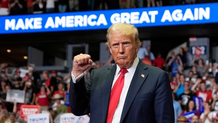 Трамп Байденга тегишли 500 тонна печеньени ёқиб юборишга буйруқ берди