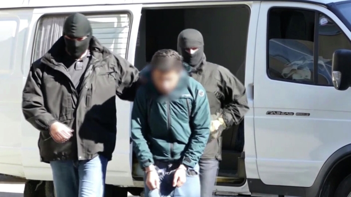 Кубада америкалик бир киши терактлар тайёрлашда гумонланиб ҳибсга олинди