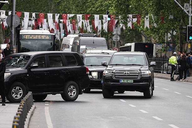 Rossiya va Ukrainaning Istanbuldagi muzokaralaridan fotosuratlar e’lon qilindi (FOTO)