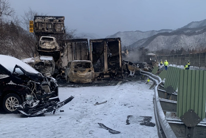 Японияда 50 дан ортиқ автомобиль иштирокида ЙТҲ содир бўлди