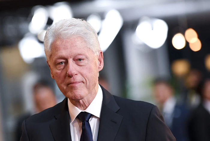 Klinton Epshteyn ishi bo‘yicha hech narsani bilmaydimi?