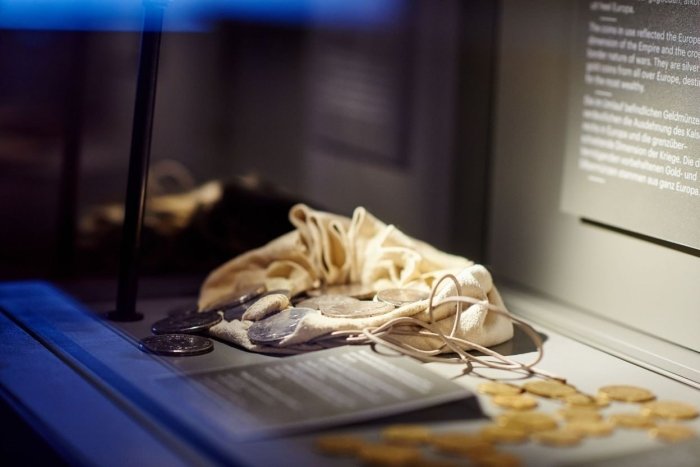 Belgiyadagi muzeydan Napoleonning uzugi va qimmatbaho tangalar o‘g‘irlab ketildi — RTBF