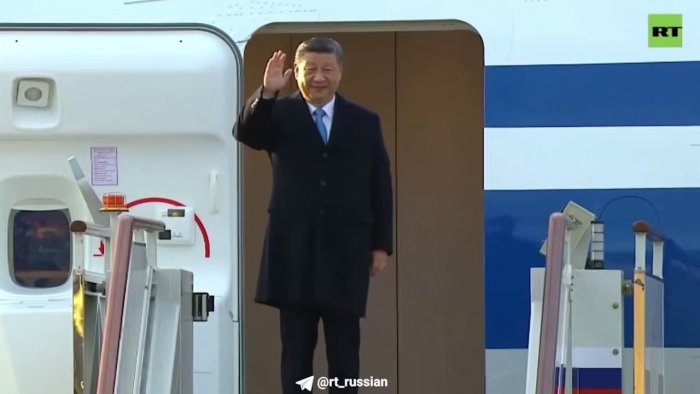 Си Цзинпин Москвага етиб келди