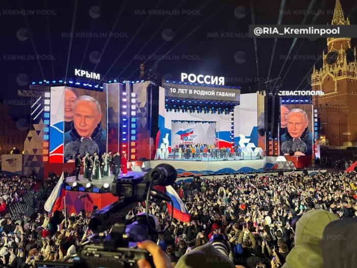 Putin Qizil maydonda Qrim bosib olinganining 10 yilligiga bag‘ishlangan konsertda chiqish qildi