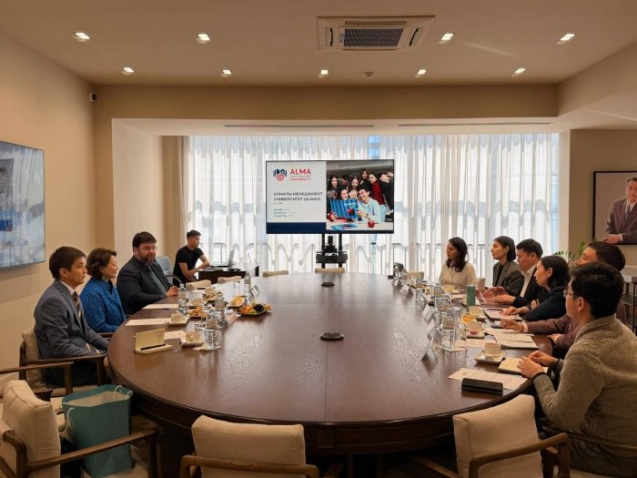 Turkiy madaniyat va meros jamg‘armasi Prezidenti Olmaota Menejment Universiteti (AlmaU) rektori bilan uchrashdi