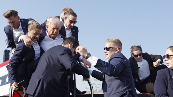 АҚШ махфий хизмати Трампни қўриқлашдан бош тортганини тан олди