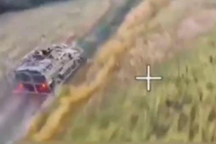 Rossiya Qurolli Kuchlari "Azov" texnikalarini yo‘q qildi (video)