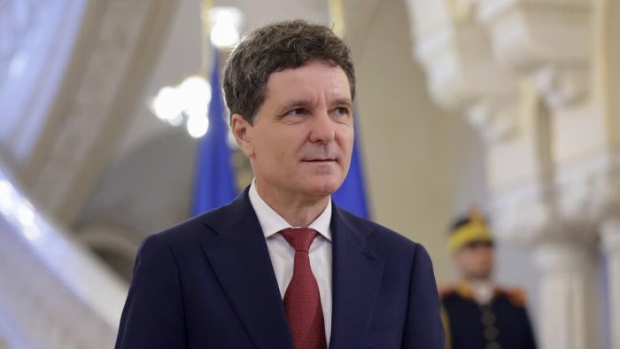 Руминия президенти мамлакатни Украинадаги можарога тортишга уринишда айбланмоқда