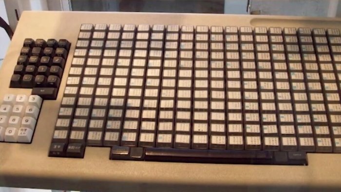 Dahshat! Hitoyda kotiblar 85 ming iyeroglifli klaviaturada ishlaydi (video)