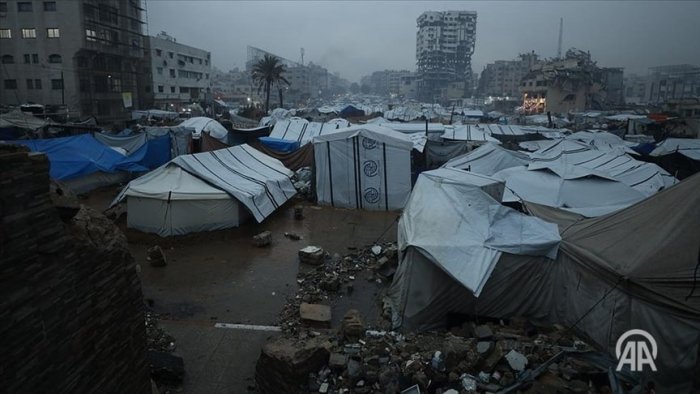 Kuchli yomg‘ir G‘azodagi “Al-Shifo” shifoxonasi va ko‘chirilganlar chodirlarini suv ostida qoldirdi