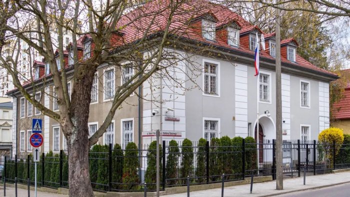 Польша расмийлари Россия консуллиги биносини босиб олишга уринишди