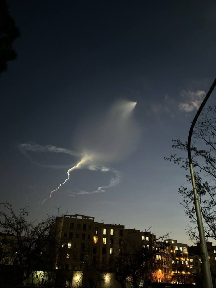 Eron ballistik raketalar uchirdi