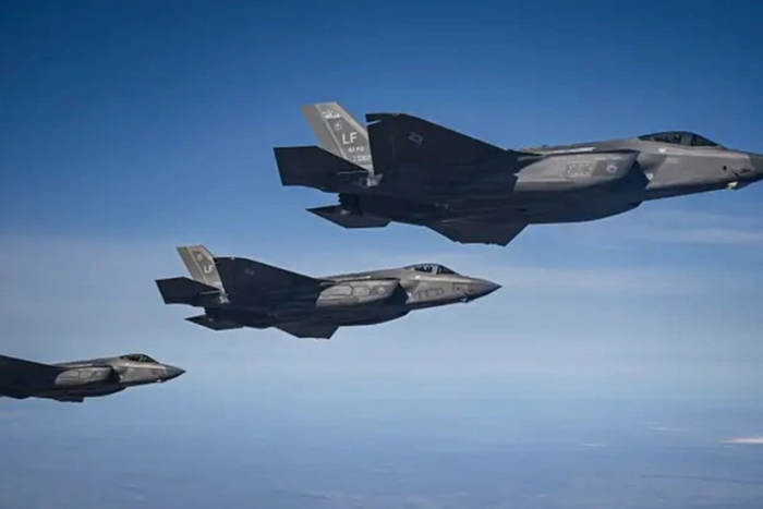 AQSh qiruvchi samolyoti Tramp qarorgohiga yaqinlashib kelayotgan samolyotni to‘xtatdi