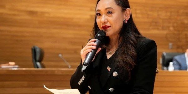 АҚШнинг Аркадия шаҳри собиқ мэри Эйлин Ван Хитойнинг нолегал агенти сифатида фаолият юритганини тан олди