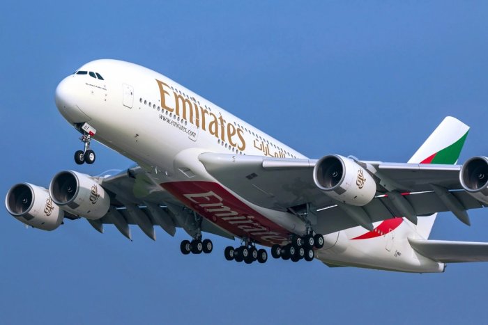 Emirates Airlines aviakompaniyasining barcha yo‘lovchilari samolyotda Ilon Maskning internetidan foydalanishlari mumkin bo‘ladi