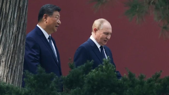 Si Szinpin Putindan o‘rnak olmoqda va Ikkinchi jahon urushi xotirasini siyosiy maqsadlarda ishlatmoqda