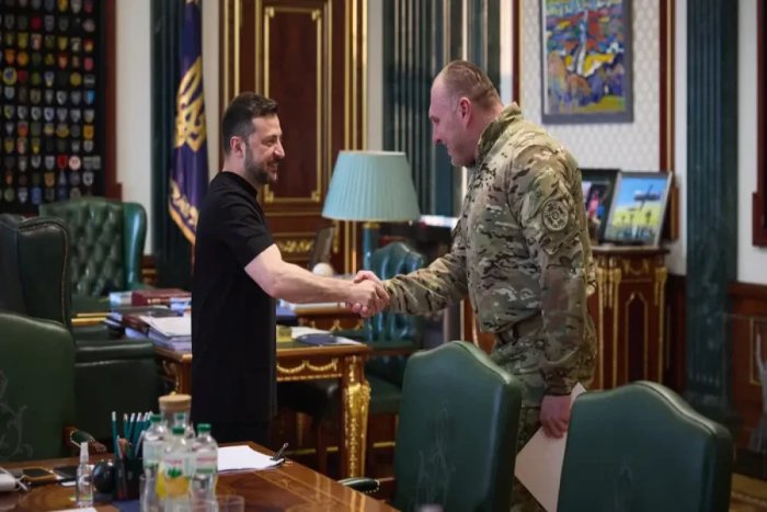 Кўплаб давлатларнинг танқидига учраган ҳужумдан Зеленский фахрланди: "СБУга, шахсан генерал Малюкга, шунингдек, операцияда иштирок этган барчага раҳмат"