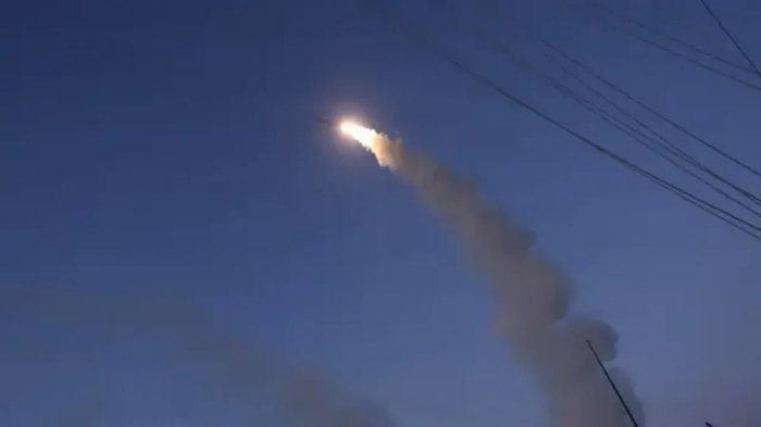 Eron o‘z havo hududida raketa va dronlarni urib tushirdi