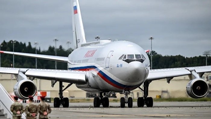 Санкциялар оқибати: Россиялик делегация АҚШда самолёт ёнилғисини нақд пулда тўлади