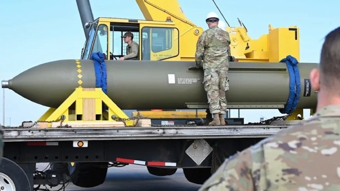 Amerikaning "bunker buzuvchi" bombasi Eronning himoyalangan yadroviy ob’ektlarini yo‘q qilishi mumkin
