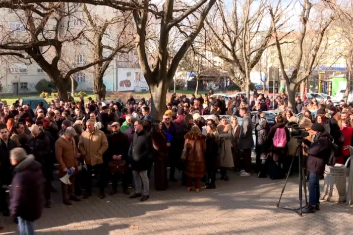 Serbiyada prokurorlar, sudyalar va advokatlar yangi sud qonuniga qarshi norozilik bildirmoqda