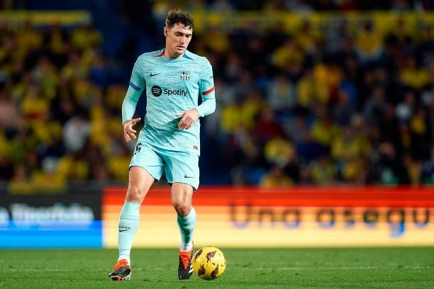 "Barselona" markaziy himoyachisi Angliyaga qaytishi mumkin