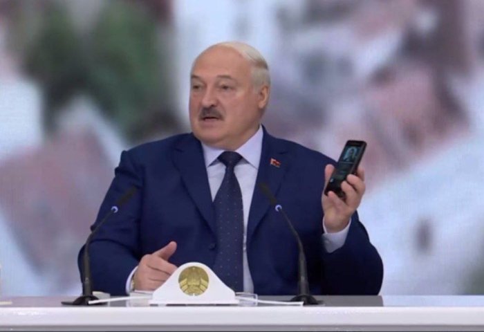 Лукашенко маҳаллий уяли телефон яратилишини эълон қилди