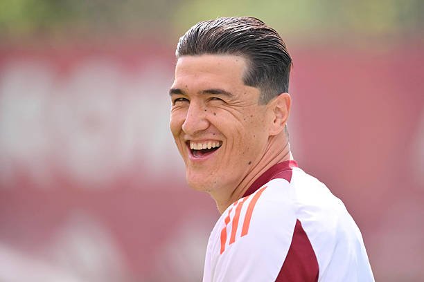 Shomurodov "Roma"ning aprel oyidagi eng yaxshi futbolchisi deb topildi