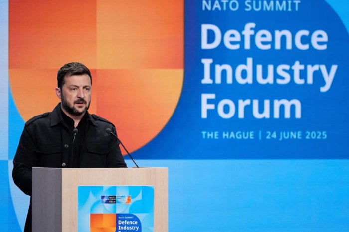 Zelenskiy harbiy holatni uzaytirmoqda