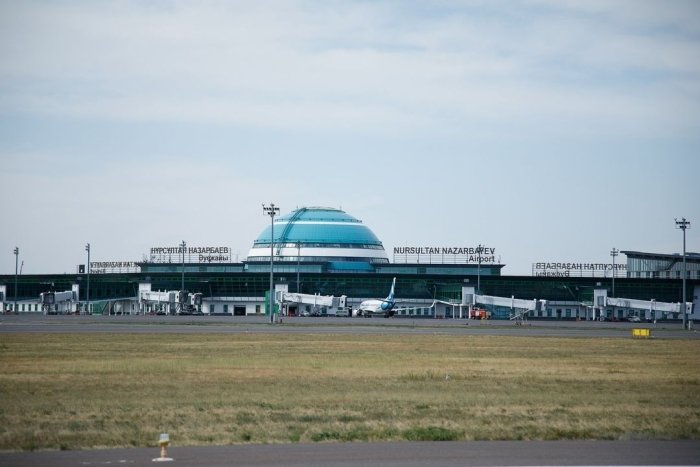 Ostona aeroportida 15 ta reys kechiktirildi