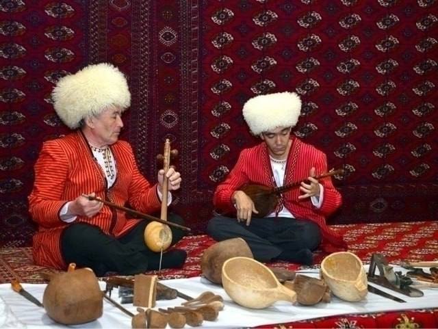  Turkmanistonlik san’atkorlarga ozish buyurildi 
