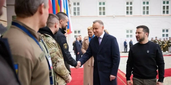 Зеленский Польшага ёрдам эвазига Украинанинг ғарбий қисмини ваъда қилди