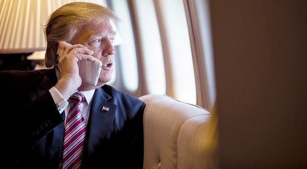 Хитойлик хакерлар Трампнинг телефонини бузиб киришга ҳаракат қилди