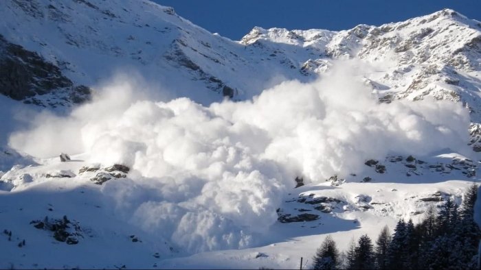 Ўзбекистонинг тоғли ҳудудларида қор кўчиш хавфи эълон қилинди