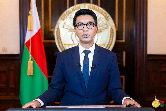 Poytaxtda davom etayotgan norozilik namoyishi fonida prezident mamlakatdan qochib ketdi