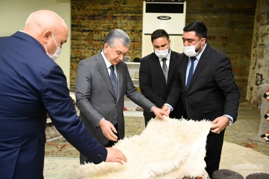 Шавкат Мирзиёев «Аfghan bazar carpets» корхонаси фаолияти билан танишди