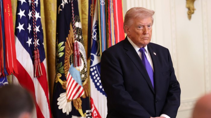 Трамп Эрондаги мактабга берилган зарба бўйича саволга жавоб берди