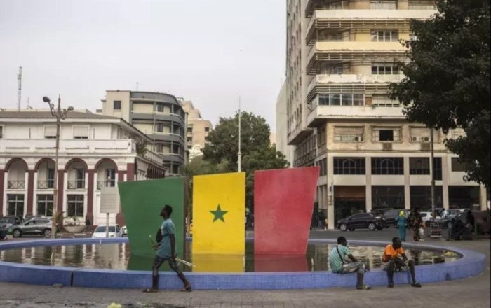 Senegal hukumati neft narxlari keskin oshgani sabab vazirlar va yuqori martabali amaldorlarning xorijiy safarlarini chekladi