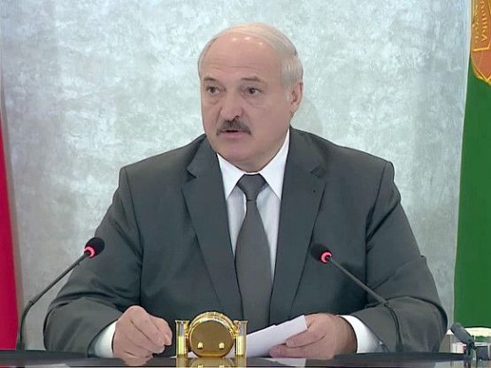 Лукашенко: "Макронга мусулмонлар билан гаплашишни ўргатмоқчиман"