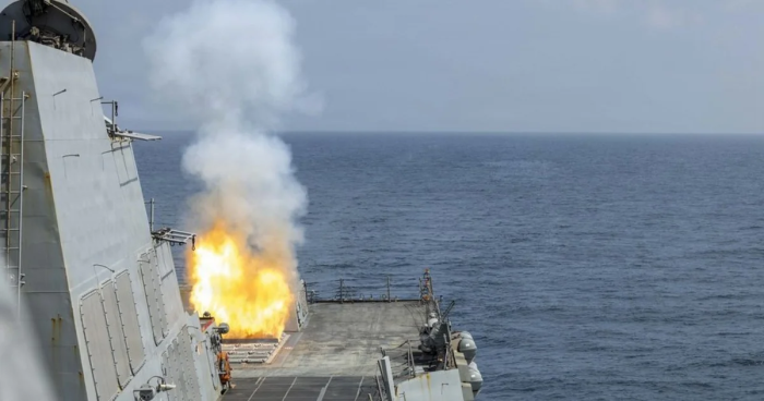 Tehron Eron kemasini qo‘lga olganidan keyin AQSh harbiy kemalariga hujum qildi