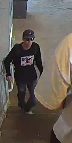 FQB Charli Kirkning o‘limiga aloqador bo‘lishi mumkin bo‘lgan erkakning suratini tarqatdi 