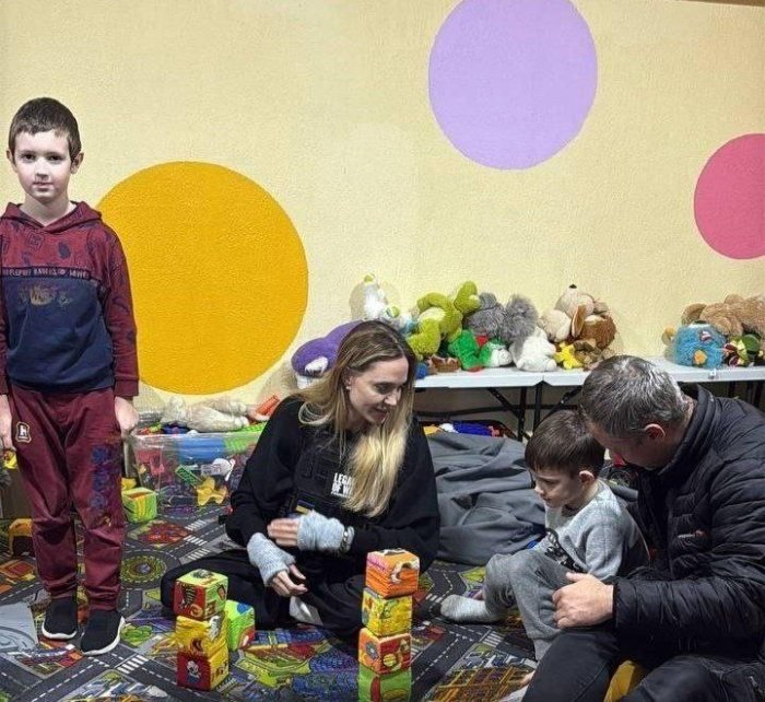 Анжелина Жоли Украинанинг Херсон шаҳрига келди 