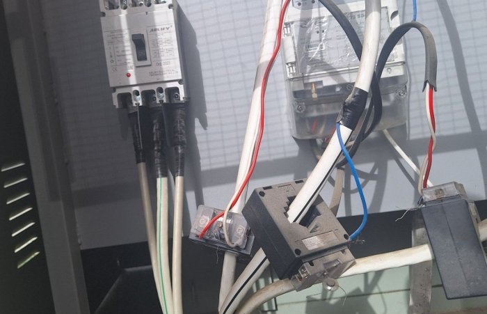Andijonda elektr energiyasidan noqonuniy foydalangan savdo do‘koni qo‘lga tushdi