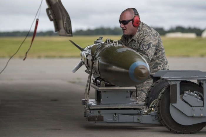 AQSh Ukrainaga JDAM aviabombalarini sotish bo‘yicha ehtimoliy kelishuvni ma’qulladi