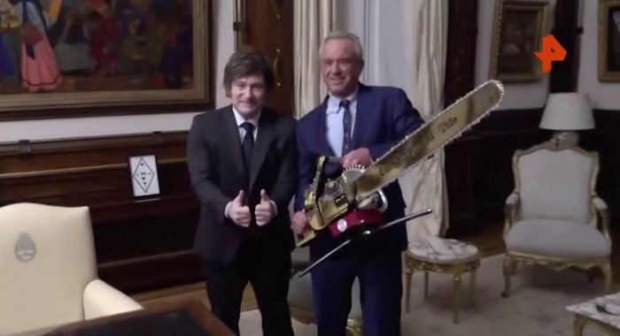 Argentina prezidenti Xaver Miley AQSh vazirini oltin benzin arra bilan kutib oldi — siyosatda yangi ramz!